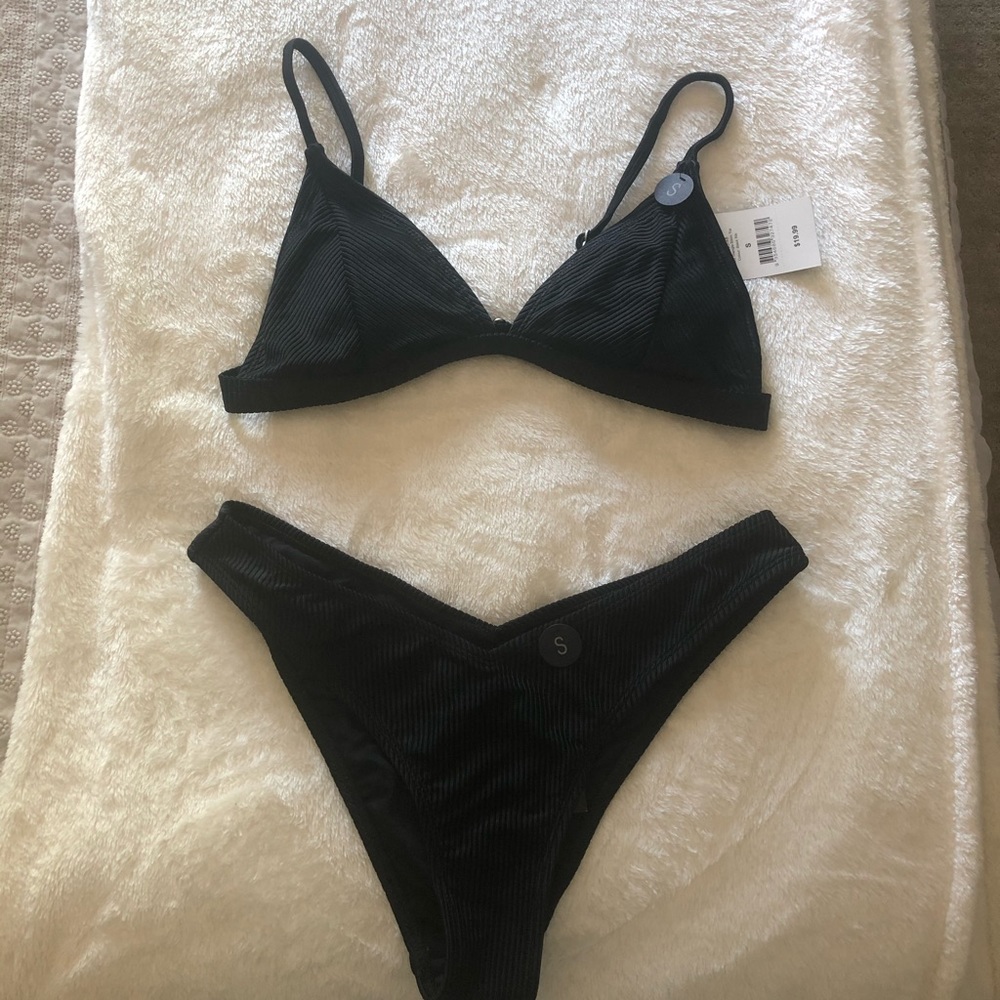 Black bikini
